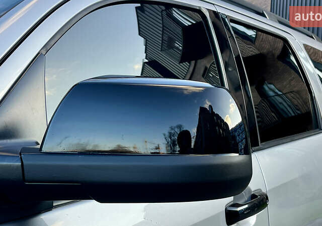 Серый Тойота Секвойя, объемом двигателя 5.7 л и пробегом 185 тыс. км за 24500 $, фото 33 на Automoto.ua