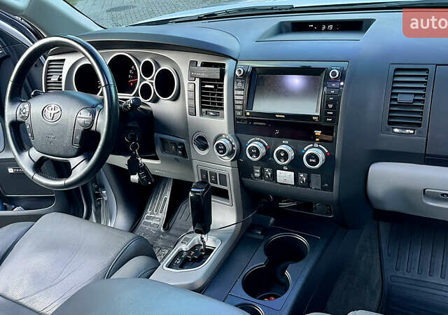 Серый Тойота Секвойя, объемом двигателя 5.7 л и пробегом 185 тыс. км за 24500 $, фото 75 на Automoto.ua