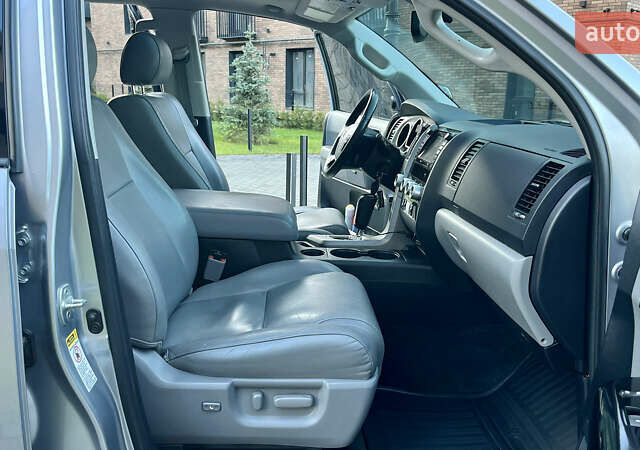 Серый Тойота Секвойя, объемом двигателя 5.7 л и пробегом 185 тыс. км за 24500 $, фото 70 на Automoto.ua