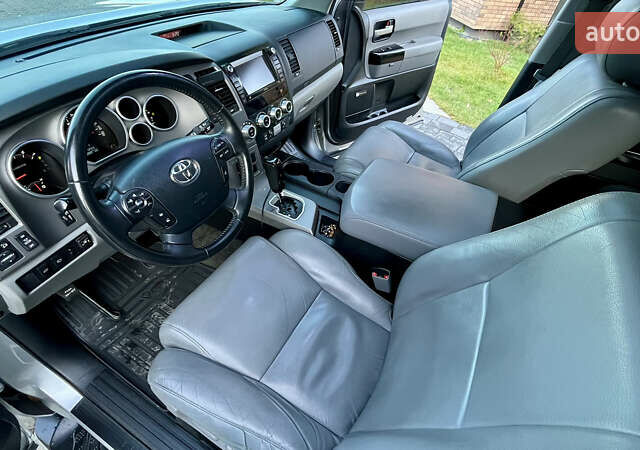 Серый Тойота Секвойя, объемом двигателя 5.7 л и пробегом 185 тыс. км за 24500 $, фото 89 на Automoto.ua