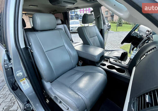 Серый Тойота Секвойя, объемом двигателя 5.7 л и пробегом 185 тыс. км за 24500 $, фото 74 на Automoto.ua