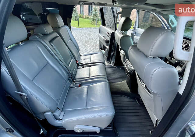 Серый Тойота Секвойя, объемом двигателя 5.7 л и пробегом 185 тыс. км за 24500 $, фото 65 на Automoto.ua