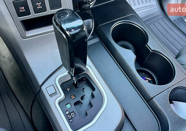 Серый Тойота Секвойя, объемом двигателя 5.7 л и пробегом 185 тыс. км за 24500 $, фото 96 на Automoto.ua