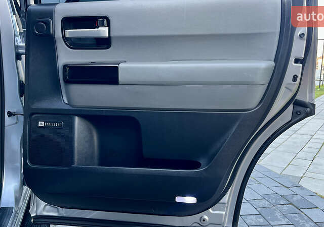 Серый Тойота Секвойя, объемом двигателя 5.7 л и пробегом 185 тыс. км за 24500 $, фото 57 на Automoto.ua