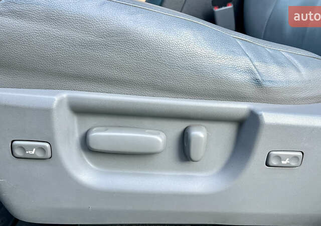 Серый Тойота Секвойя, объемом двигателя 5.7 л и пробегом 185 тыс. км за 24500 $, фото 83 на Automoto.ua