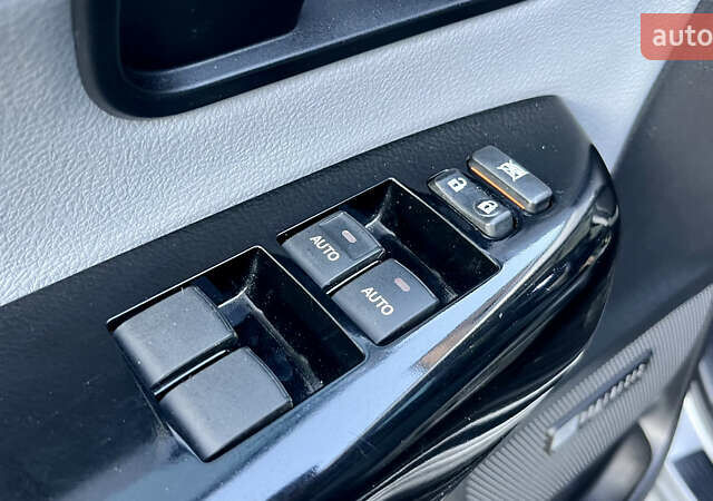 Серый Тойота Секвойя, объемом двигателя 5.7 л и пробегом 185 тыс. км за 24500 $, фото 80 на Automoto.ua