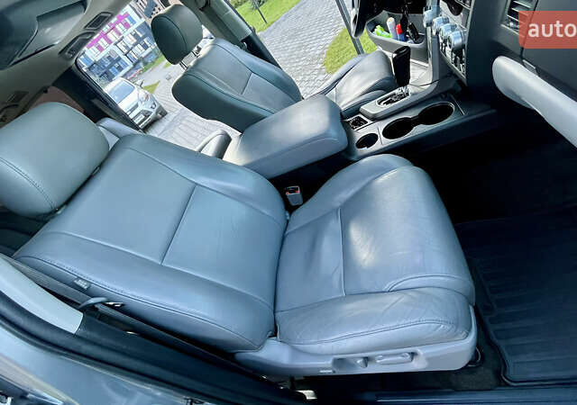 Серый Тойота Секвойя, объемом двигателя 5.7 л и пробегом 185 тыс. км за 24500 $, фото 73 на Automoto.ua