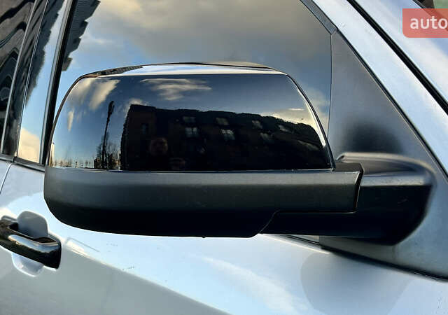 Серый Тойота Секвойя, объемом двигателя 5.7 л и пробегом 185 тыс. км за 24500 $, фото 13 на Automoto.ua