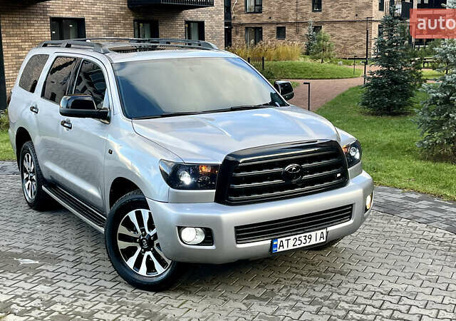 Серый Тойота Секвойя, объемом двигателя 5.7 л и пробегом 185 тыс. км за 24500 $, фото 5 на Automoto.ua