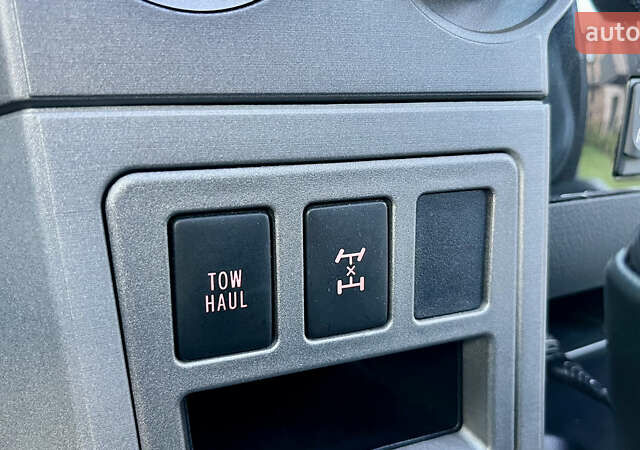 Серый Тойота Секвойя, объемом двигателя 5.7 л и пробегом 185 тыс. км за 24500 $, фото 97 на Automoto.ua