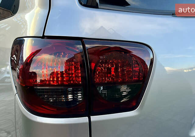 Серый Тойота Секвойя, объемом двигателя 5.7 л и пробегом 185 тыс. км за 24500 $, фото 23 на Automoto.ua