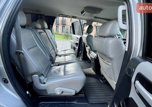 Серый Тойота Секвойя, объемом двигателя 5.7 л и пробегом 185 тыс. км за 24500 $, фото 64 на Automoto.ua