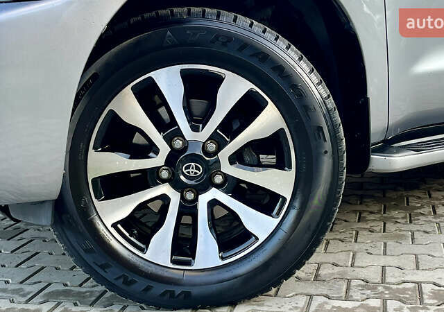 Серый Тойота Секвойя, объемом двигателя 5.7 л и пробегом 185 тыс. км за 24500 $, фото 32 на Automoto.ua