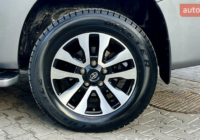 Серый Тойота Секвойя, объемом двигателя 5.7 л и пробегом 185 тыс. км за 24500 $, фото 37 на Automoto.ua