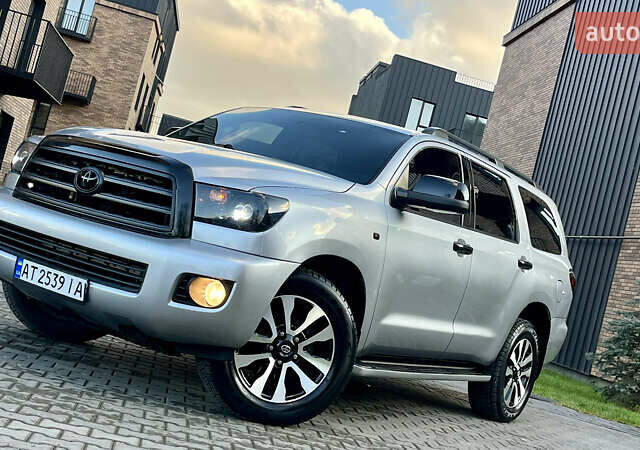 Серый Тойота Секвойя, объемом двигателя 5.7 л и пробегом 185 тыс. км за 24500 $, фото 26 на Automoto.ua