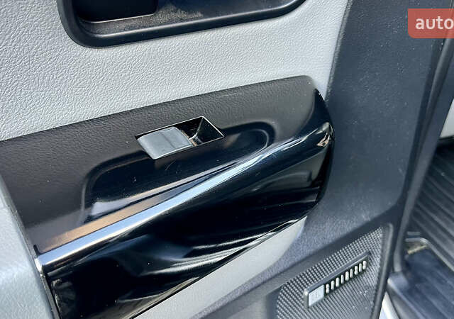 Серый Тойота Секвойя, объемом двигателя 5.7 л и пробегом 185 тыс. км за 24500 $, фото 45 на Automoto.ua