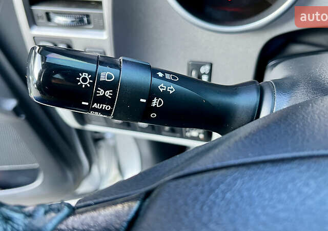 Серый Тойота Секвойя, объемом двигателя 5.7 л и пробегом 185 тыс. км за 24500 $, фото 93 на Automoto.ua