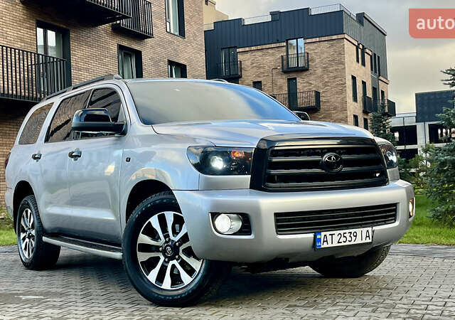 Серый Тойота Секвойя, объемом двигателя 5.7 л и пробегом 185 тыс. км за 24500 $, фото 3 на Automoto.ua