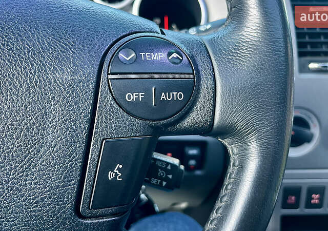 Серый Тойота Секвойя, объемом двигателя 5.7 л и пробегом 185 тыс. км за 24500 $, фото 91 на Automoto.ua