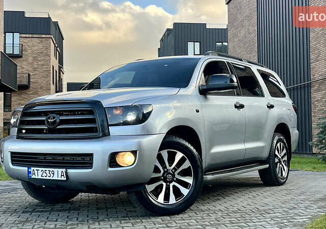 Серый Тойота Секвойя, объемом двигателя 5.7 л и пробегом 185 тыс. км за 24500 $, фото 27 на Automoto.ua
