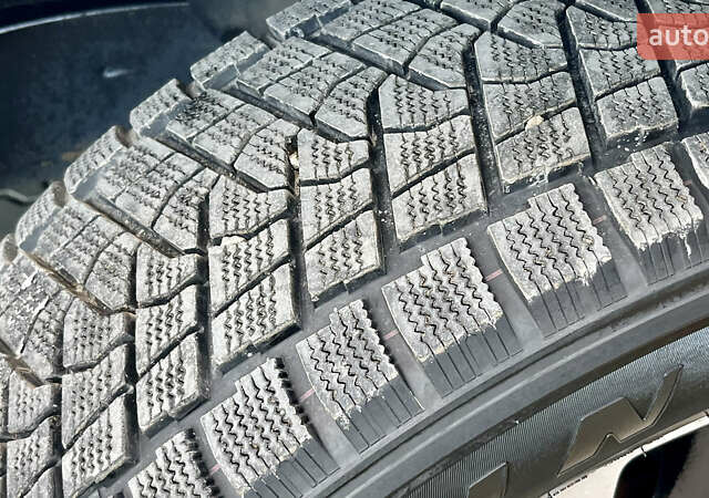 Серый Тойота Секвойя, объемом двигателя 5.7 л и пробегом 185 тыс. км за 24500 $, фото 11 на Automoto.ua