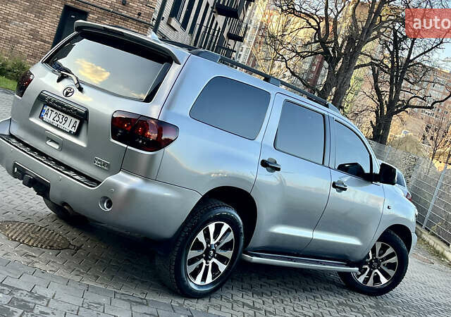 Серый Тойота Секвойя, объемом двигателя 5.7 л и пробегом 185 тыс. км за 24500 $, фото 41 на Automoto.ua