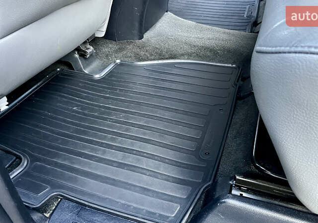 Серый Тойота Секвойя, объемом двигателя 5.7 л и пробегом 185 тыс. км за 24500 $, фото 56 на Automoto.ua