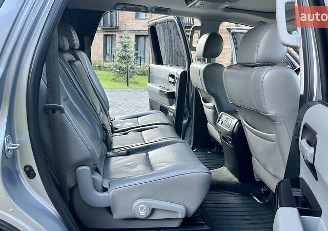 Серый Тойота Секвойя, объемом двигателя 5.7 л и пробегом 185 тыс. км за 24500 $, фото 61 на Automoto.ua