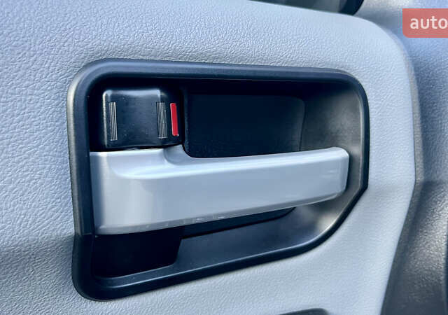 Серый Тойота Секвойя, объемом двигателя 5.7 л и пробегом 185 тыс. км за 24500 $, фото 81 на Automoto.ua