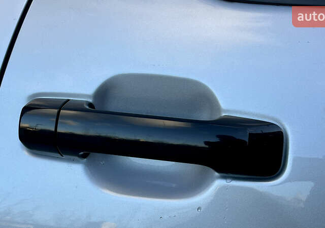 Серый Тойота Секвойя, объемом двигателя 5.7 л и пробегом 185 тыс. км за 24500 $, фото 16 на Automoto.ua