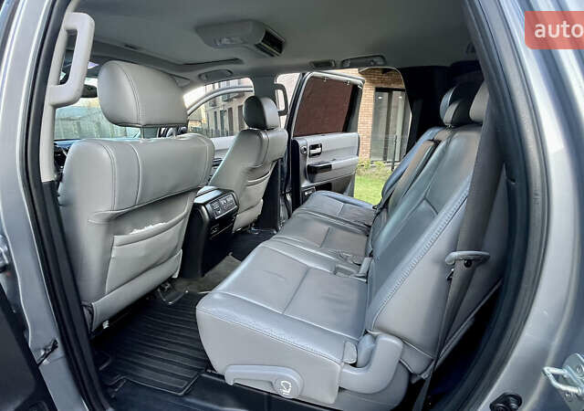 Серый Тойота Секвойя, объемом двигателя 5.7 л и пробегом 185 тыс. км за 24500 $, фото 53 на Automoto.ua
