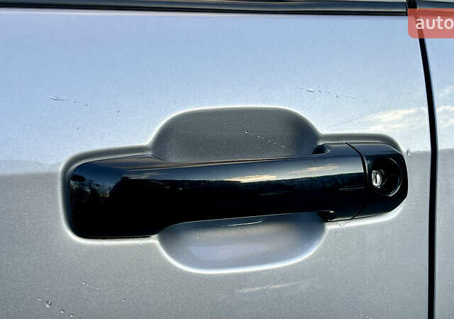 Серый Тойота Секвойя, объемом двигателя 5.7 л и пробегом 185 тыс. км за 24500 $, фото 35 на Automoto.ua