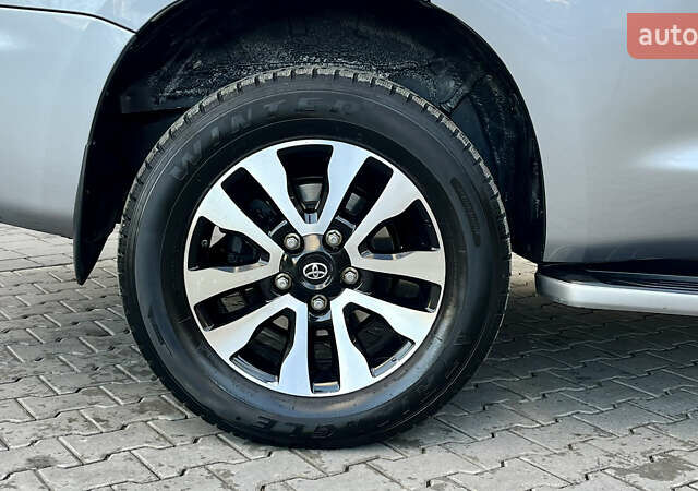 Серый Тойота Секвойя, объемом двигателя 5.7 л и пробегом 185 тыс. км за 24500 $, фото 17 на Automoto.ua