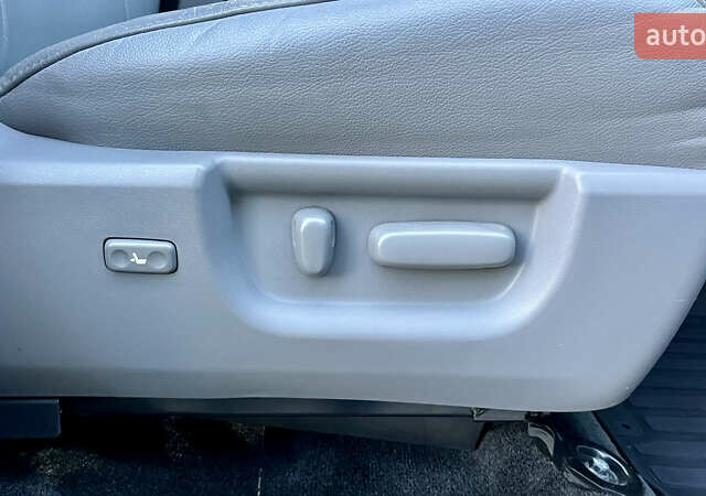 Серый Тойота Секвойя, объемом двигателя 5.7 л и пробегом 185 тыс. км за 24500 $, фото 71 на Automoto.ua