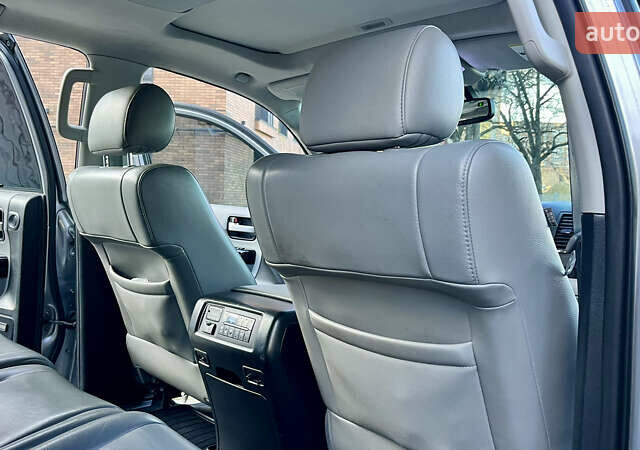 Серый Тойота Секвойя, объемом двигателя 5.7 л и пробегом 185 тыс. км за 24500 $, фото 60 на Automoto.ua