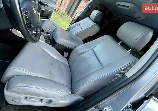 Серый Тойота Секвойя, объемом двигателя 5.7 л и пробегом 185 тыс. км за 24500 $, фото 87 на Automoto.ua