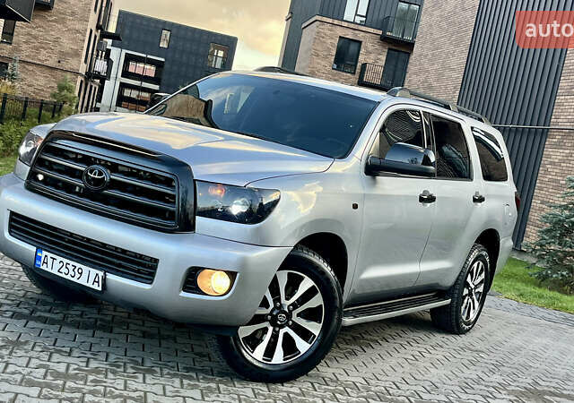 Серый Тойота Секвойя, объемом двигателя 5.7 л и пробегом 185 тыс. км за 24500 $, фото 24 на Automoto.ua