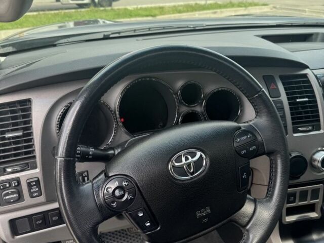 Серый Тойота Секвойя, объемом двигателя 0 л и пробегом 244 тыс. км за 24000 $, фото 4 на Automoto.ua