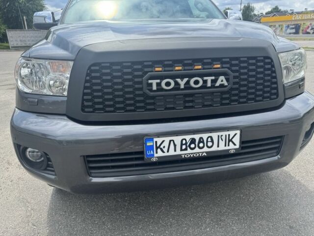 Сірий Тойота Секвойя, об'ємом двигуна 0 л та пробігом 244 тис. км за 20000 $, фото 2 на Automoto.ua