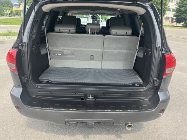 Серый Тойота Секвойя, объемом двигателя 0 л и пробегом 244 тыс. км за 24000 $, фото 5 на Automoto.ua