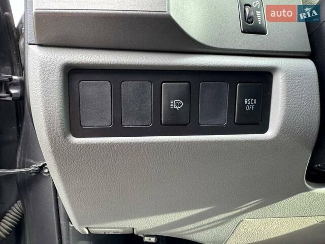 Серый Тойота Секвойя, объемом двигателя 5.66 л и пробегом 228 тыс. км за 27990 $, фото 16 на Automoto.ua
