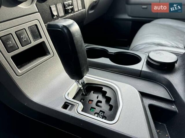 Серый Тойота Секвойя, объемом двигателя 5.66 л и пробегом 228 тыс. км за 27990 $, фото 26 на Automoto.ua