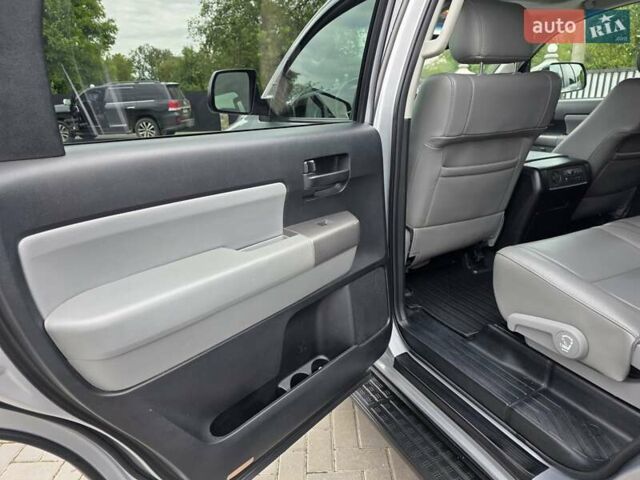 Серый Тойота Секвойя, объемом двигателя 5.7 л и пробегом 167 тыс. км за 31999 $, фото 20 на Automoto.ua