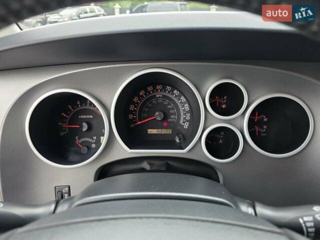 Серый Тойота Секвойя, объемом двигателя 5.7 л и пробегом 167 тыс. км за 31999 $, фото 27 на Automoto.ua