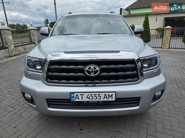 Серый Тойота Секвойя, объемом двигателя 5.7 л и пробегом 167 тыс. км за 31999 $, фото 1 на Automoto.ua