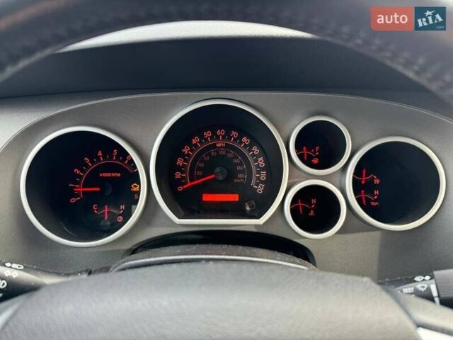 Серый Тойота Секвойя, объемом двигателя 5.66 л и пробегом 228 тыс. км за 27990 $, фото 20 на Automoto.ua