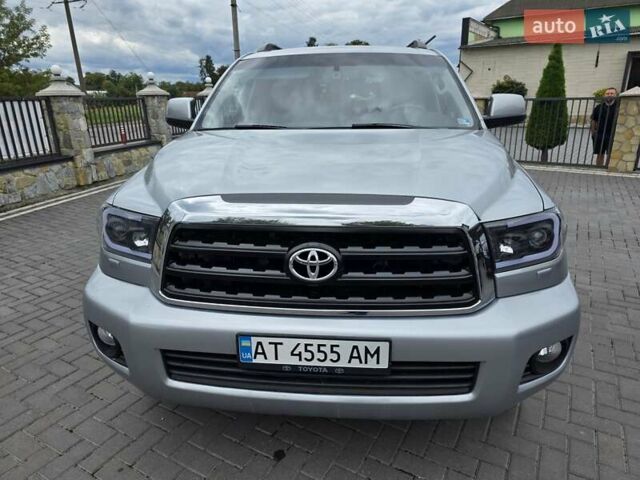 Серый Тойота Секвойя, объемом двигателя 5.7 л и пробегом 167 тыс. км за 31999 $, фото 9 на Automoto.ua