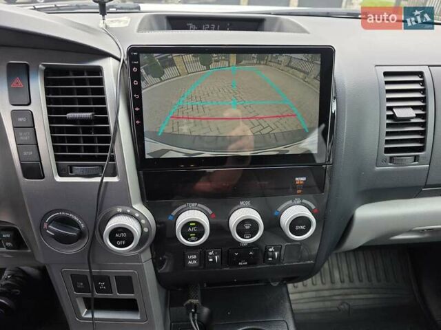 Серый Тойота Секвойя, объемом двигателя 5.7 л и пробегом 167 тыс. км за 31999 $, фото 26 на Automoto.ua