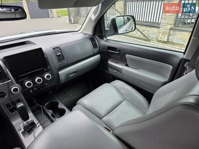 Серый Тойота Секвойя, объемом двигателя 5.7 л и пробегом 167 тыс. км за 31999 $, фото 24 на Automoto.ua