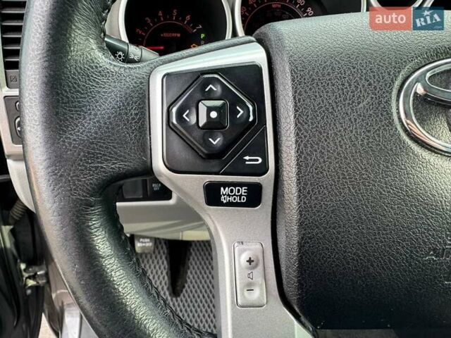 Серый Тойота Секвойя, объемом двигателя 5.66 л и пробегом 228 тыс. км за 27990 $, фото 18 на Automoto.ua